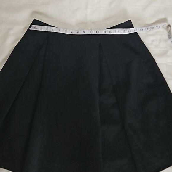 Elegant Black Women's Skirt - Picture 8 of 16